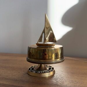 * SOLD * VINTAGE Mid-century Brass Rotating musical